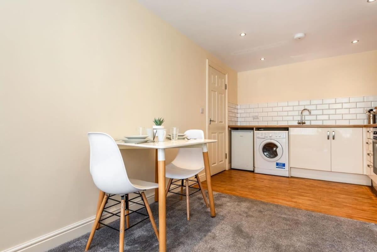 Bright 1 Bedroom Budget Flat In Central Pontefract Εξωτερικό φωτογραφία