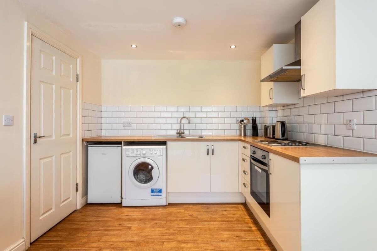 Bright 1 Bedroom Budget Flat In Central Pontefract Εξωτερικό φωτογραφία