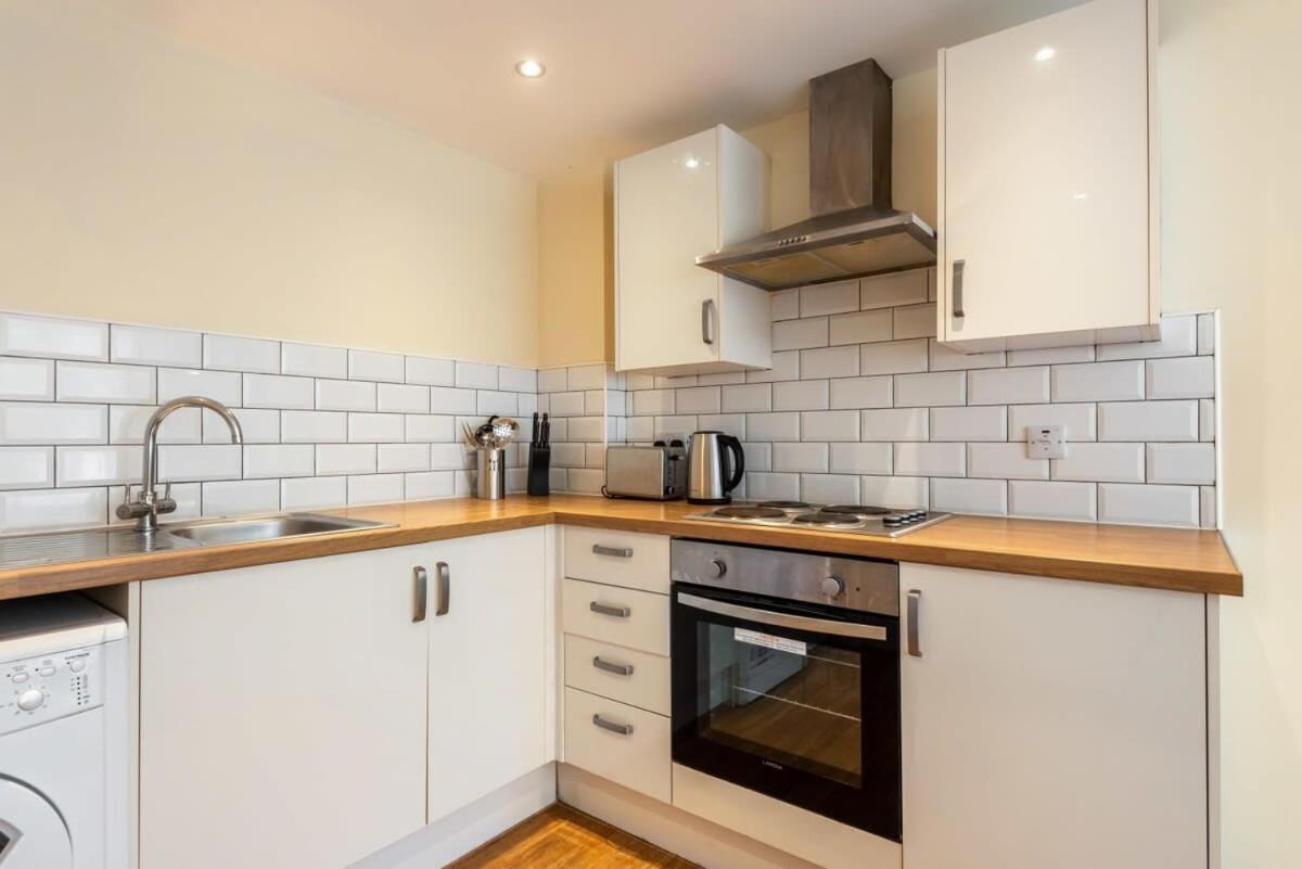 Bright 1 Bedroom Budget Flat In Central Pontefract Εξωτερικό φωτογραφία