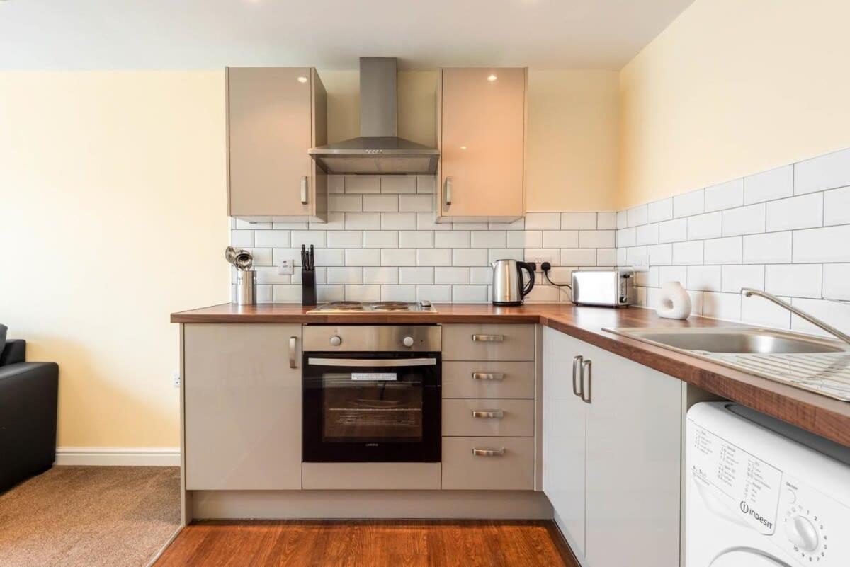 Bright 1 Bedroom Budget Flat In Central Pontefract Εξωτερικό φωτογραφία